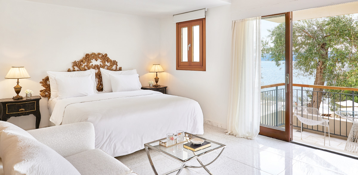 09-two-bedroom-beachfront-villa-private-pool-luxurious-bedroom